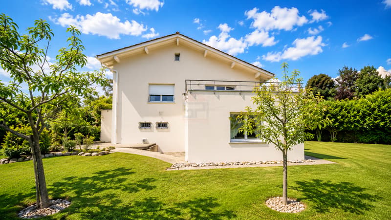 Élégante villa familiale avec grand jardin plat et fort potentiel à Founex (2)
