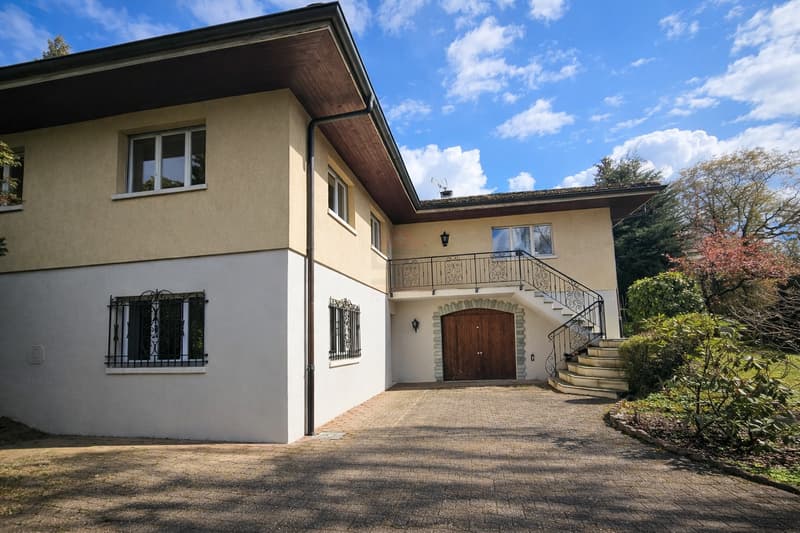Élégante villa individuelle aux volumes généreux sur parcelle arborée de 1'088 m² (2)