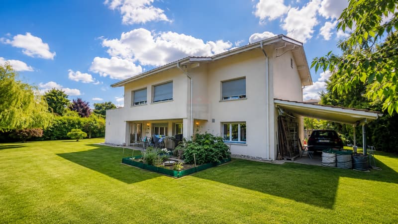 Élégante villa familiale avec grand jardin plat et fort potentiel à Founex (1)