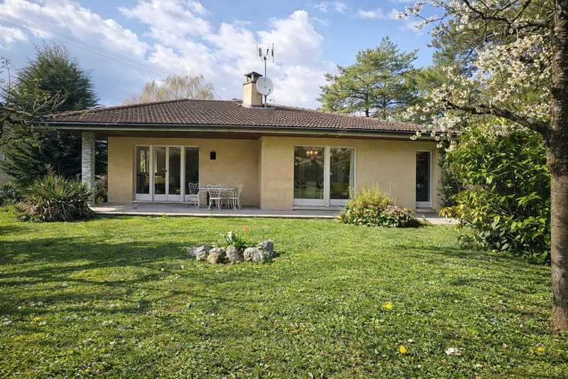 Élégante villa individuelle aux volumes généreux sur parcelle arborée de 1'088 m² (3)