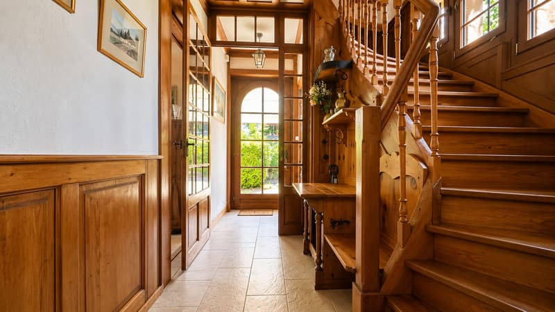 Maison individuelle de caractère - Vue dégagée sur le Salève, gros volume et fort potentiel d'aménagement. (12)