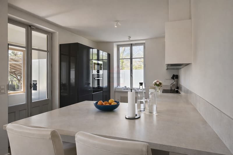 Propriété de caractère rénovée avec élégance dans un cadre exclusif (6)