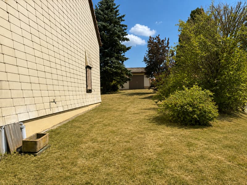 Charmante maison individuelle de 4.5 pièces avec grand terrain et fort potentiel à Torny-le-Grand (12)