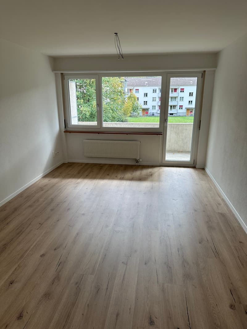 Helle 2.5-Zimmer-Wohnung mit Balkon (4)