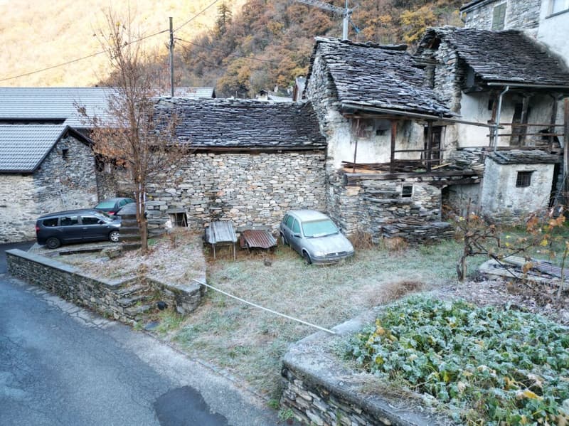 Rustici Ticinesi with renovation potential (3)