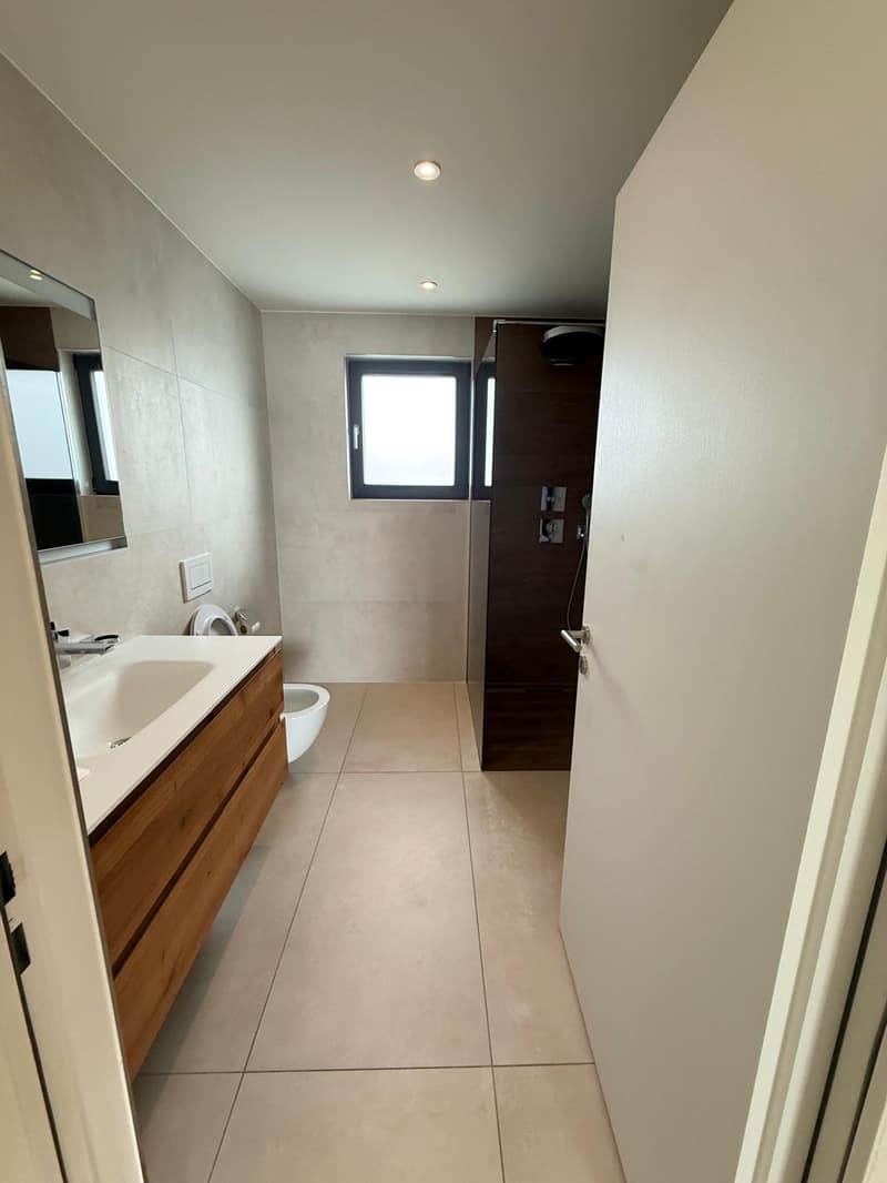 Moderne 3.5-Zimmer-Attikawohnung im Neubau – Wohlen, sofort verfügbar (5)