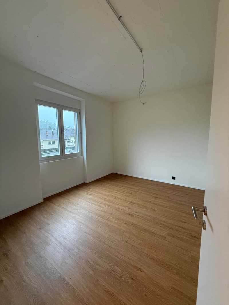 Moderne 2.5-Zimmer-Wohnung an zentraler Lage in Reinach (3)