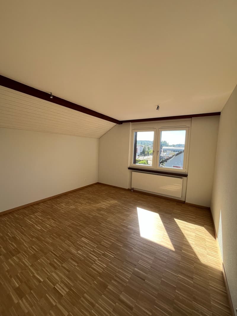 Charmante 4.5-Zimmer-Dachwohnung an der Alten Obfelderstrasse in Affoltern am Albis (11)