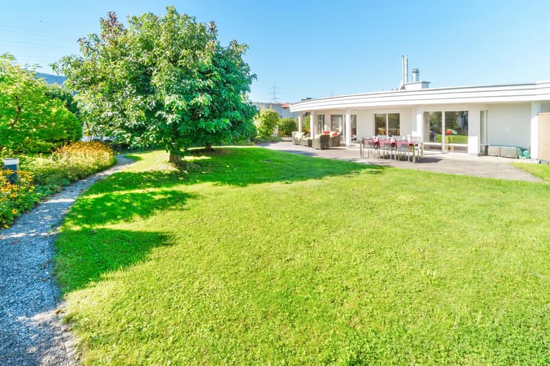 5.5 Zimmer Attikawohnung mit 550 m² Gartenterrasse, ein Traum.... (2)