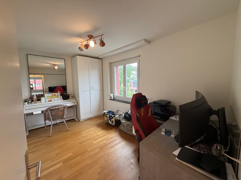 Helle 3.5 Zimmer Wohnung mit Balkon in Regensdorf per 1. Sept. mieten (1)