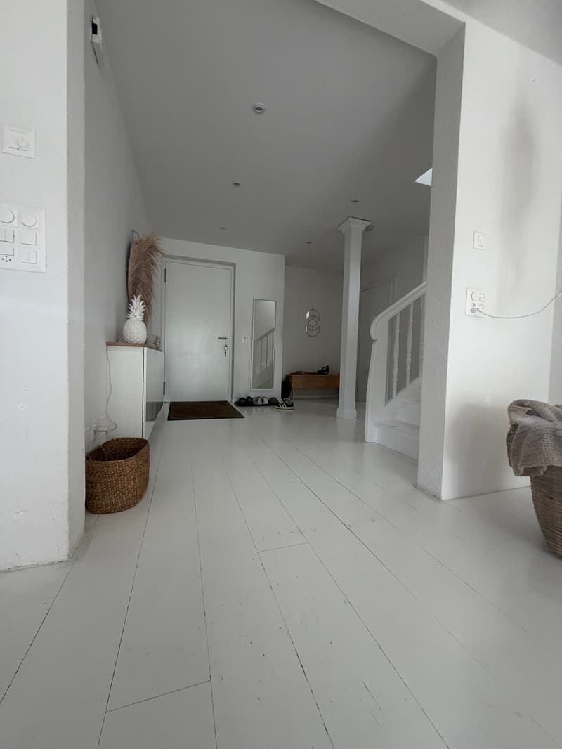 Moderne Architektur trifft auf Wohnkomfort – mit vielseitigem Untergeschoss in ruhiger Lage von Thun (4)
