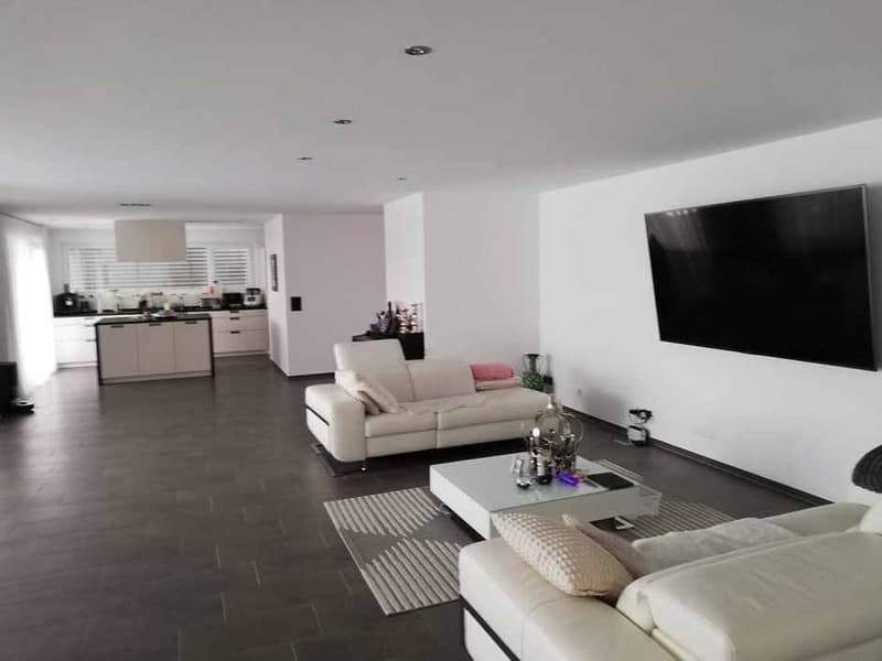 Exklusive 4.5-Zimmer-Gartenwohnung mit Doppelgarage und traumhaftem Aussenbereich (11)