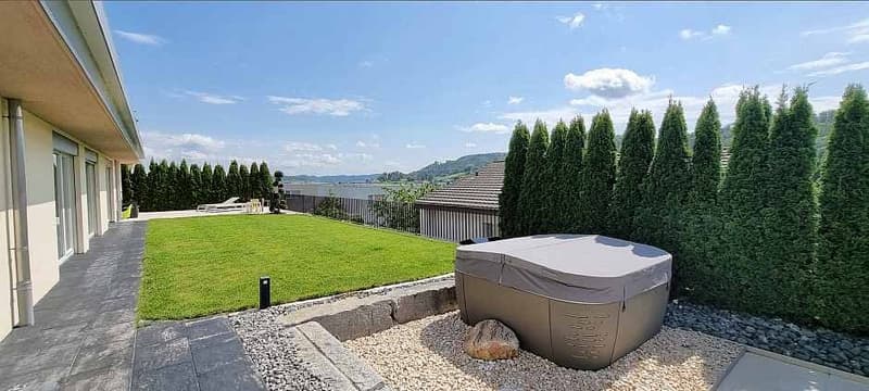 Exklusive 4.5-Zimmer-Gartenwohnung mit Doppelgarage und traumhaftem Aussenbereich (3)
