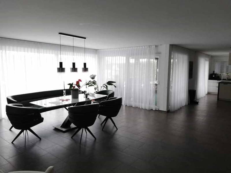 Exklusive 4.5-Zimmer-Gartenwohnung mit Doppelgarage und traumhaftem Aussenbereich (12)
