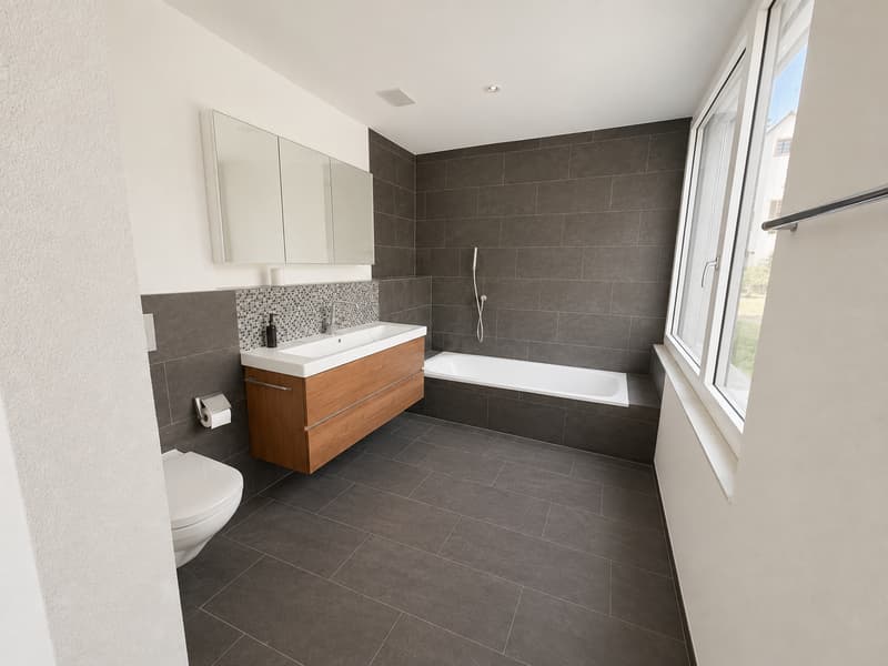 Moderne 3.5-Zimmer-Wohnung in Frick – hell, grosszügig und mit gedecktem Sitzplatz (9)