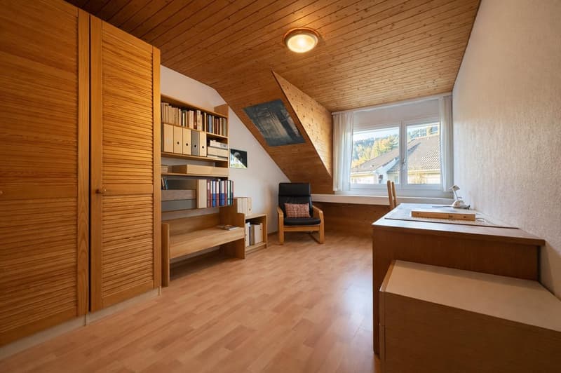 Familienfreundliches Doppeleinfamilienhaus mit Wintergarten und schöner Aussicht in Hinteregg (11)