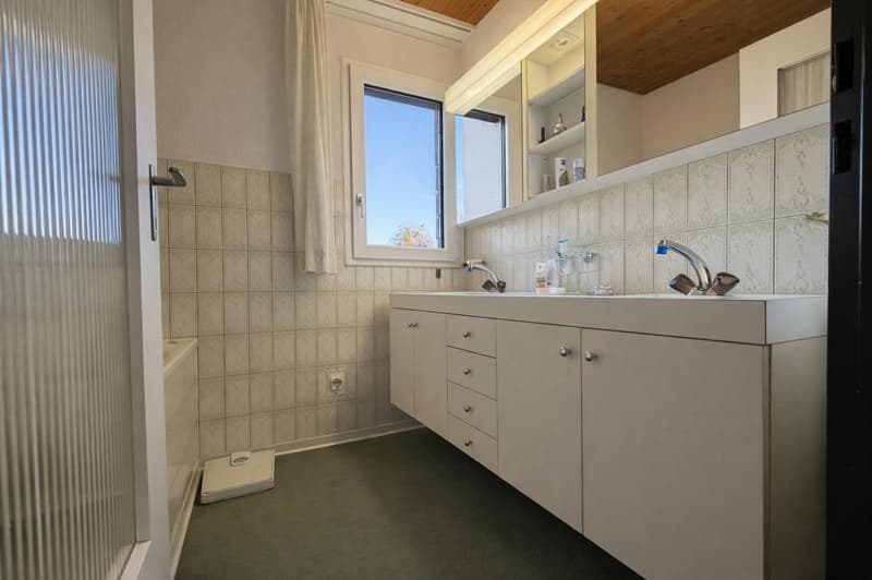 Familienfreundliches Doppeleinfamilienhaus mit Wintergarten und schöner Aussicht in Hinteregg (14)