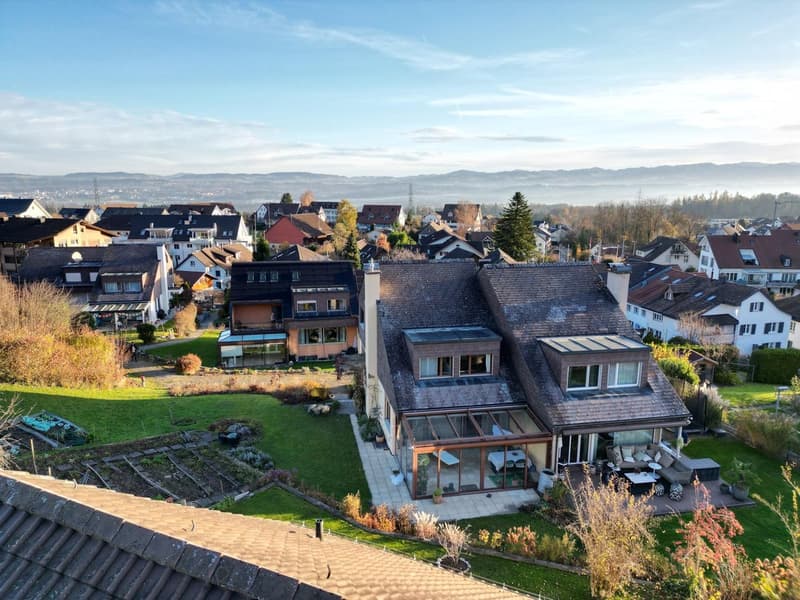 Familienfreundliches Doppeleinfamilienhaus mit Wintergarten und schöner Aussicht in Hinteregg (1)