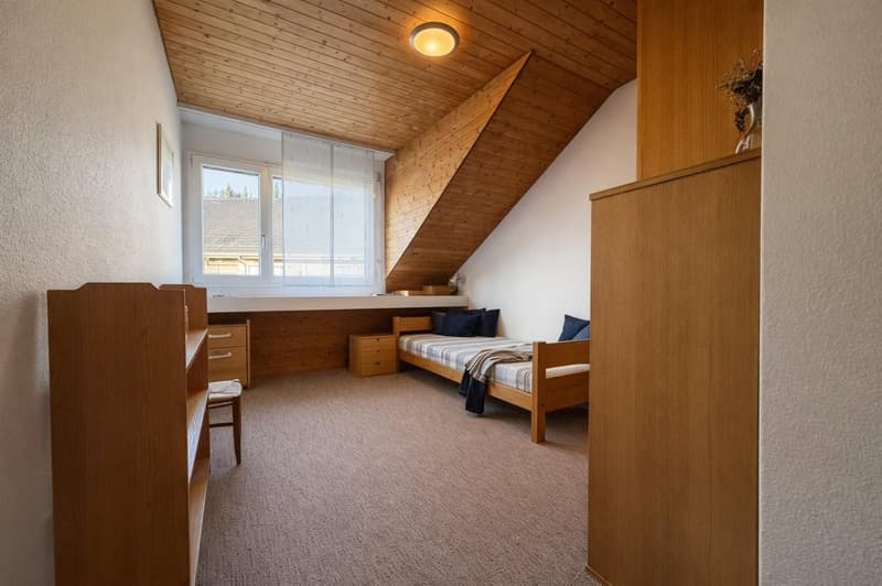 Familienfreundliches Doppeleinfamilienhaus mit Wintergarten und schöner Aussicht in Hinteregg (17)