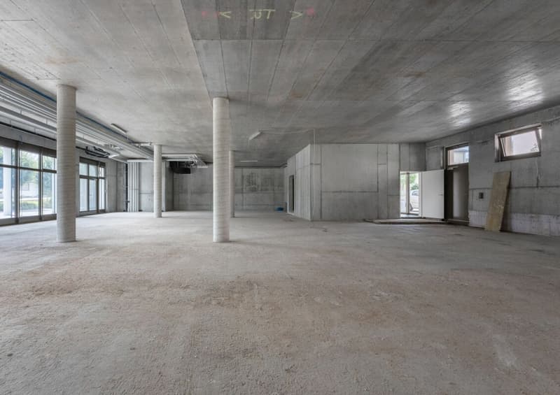 Verkaufsfläche 338 m² mit Unterteilungsmöglichkeiten zB 93 m², 110 m² und 135 m²