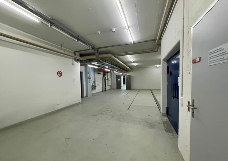 Zugänge und sanitäre Anlagen | 147 m²