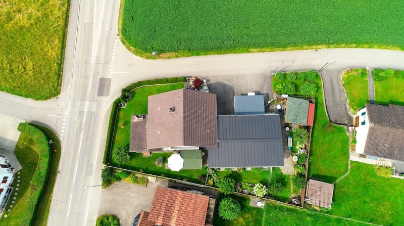 Grosszügiges Zweifamilienhaus mit vielseitigen Nutzungsmöglichkeiten (3)