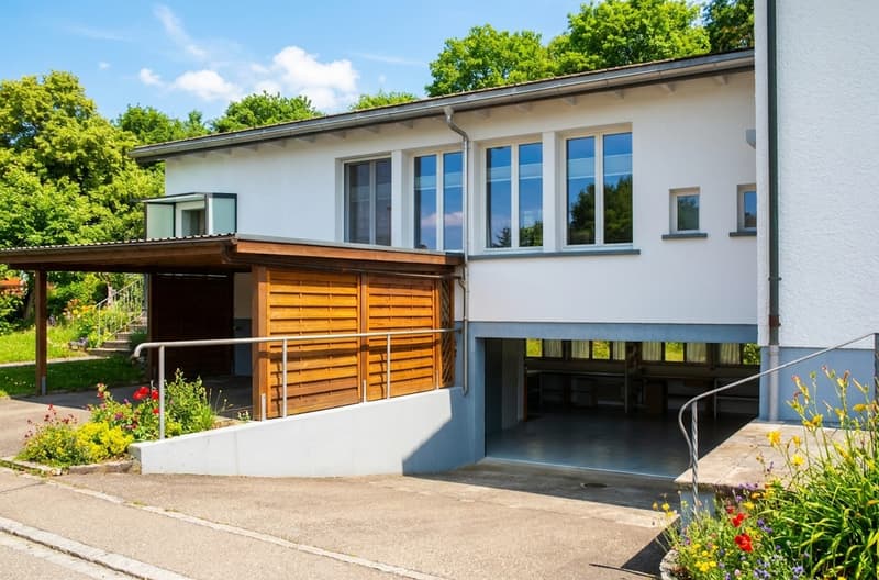 Grosszügiges Zweifamilienhaus mit vielseitigen Nutzungsmöglichkeiten (4)