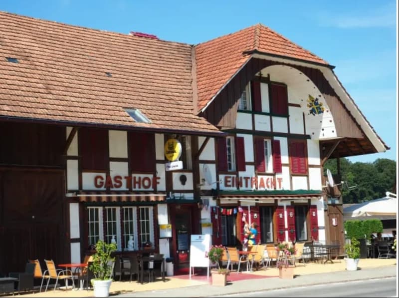 Ertragsstarkes Wohn-Gewerbehaus, 3 Einheiten, 120 Parkplätze (1)