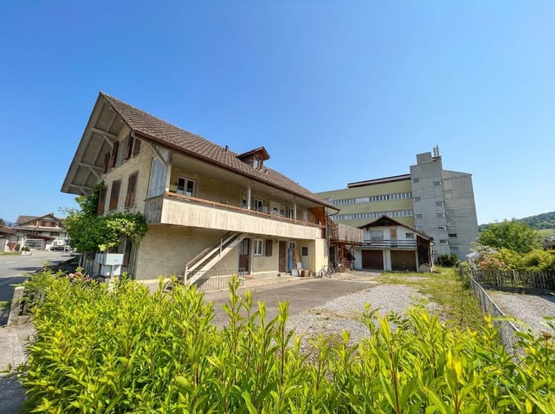 Mehrfamilienhaus mit 6 Einheiten und 4 Garagen in Steffisburg kaufen (1)