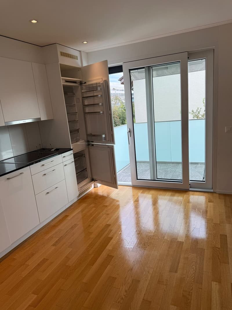 Moderne 1.5-Zimmer-Wohnung mit Balkon in Baden-Dättwil (2)