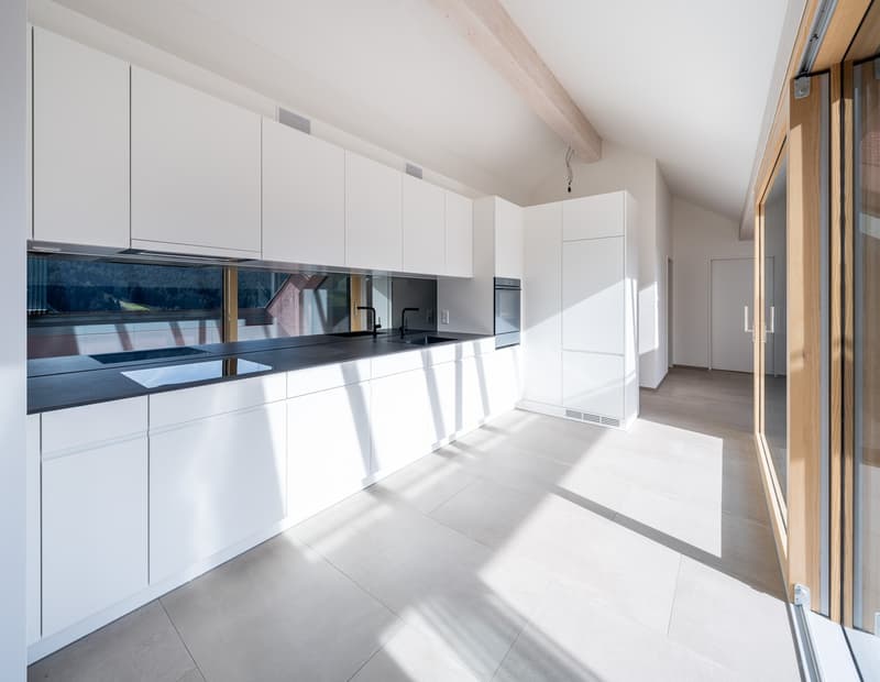 2.5 Zimmer Dachgeschoss Wohnung mit Loggia (10)