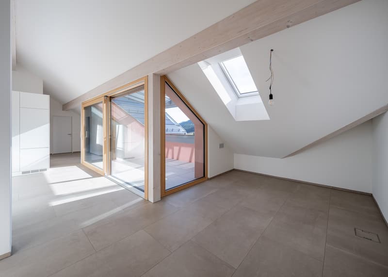 2.5 Zimmer Dachgeschoss Wohnung mit Loggia (4)