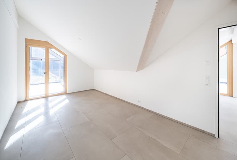 2.5 Zimmer Dachgeschoss Wohnung mit Loggia (7)