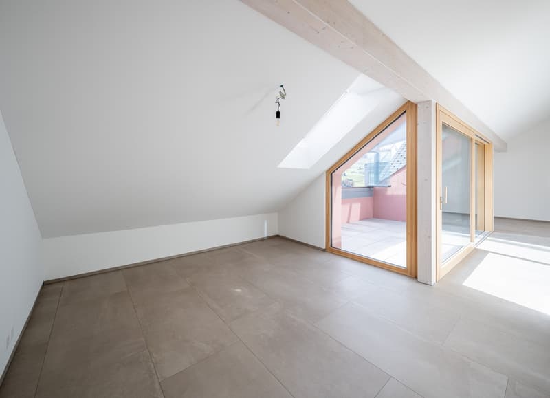 2.5 Zimmer Dachgeschoss Wohnung mit Loggia (5)
