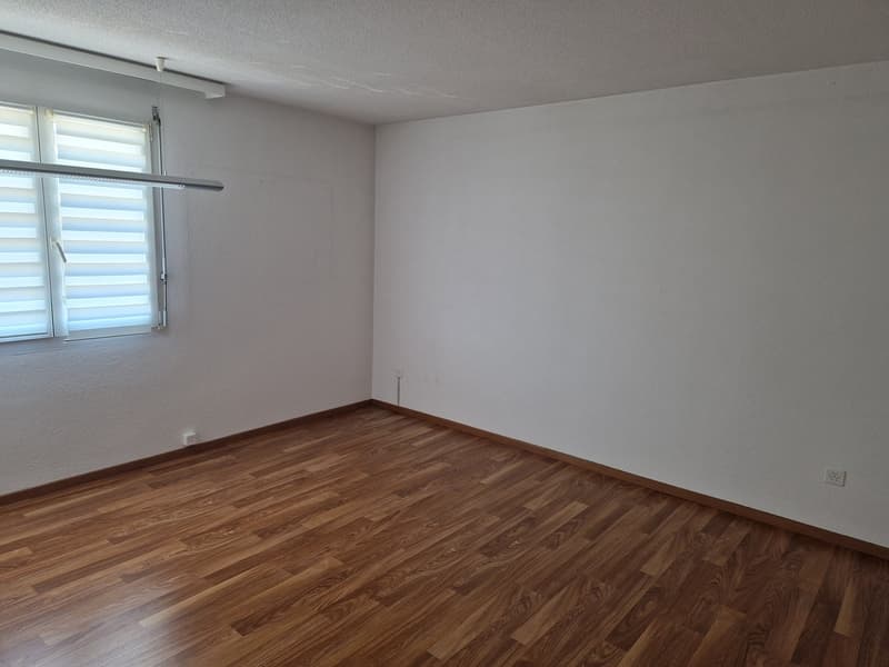 Helle 3.5-Zimmer-Wohnung mit Balkon und Tiefgaragenplatz (13)