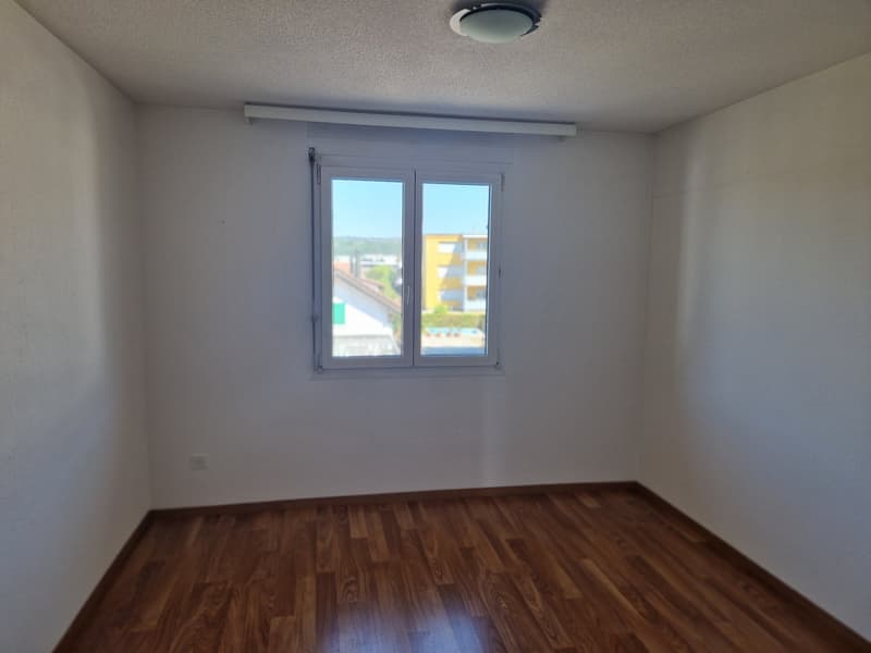 Helle 3.5-Zimmer-Wohnung mit Balkon und Tiefgaragenplatz (12)