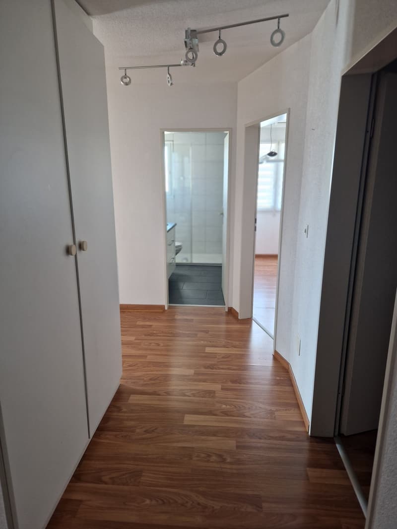 Helle 3.5-Zimmer-Wohnung mit Balkon und Tiefgaragenplatz (3)