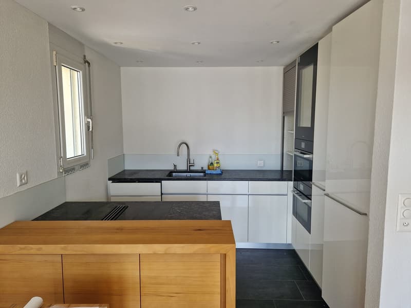Helle 3.5-Zimmer-Wohnung mit Balkon und Tiefgaragenplatz (9)
