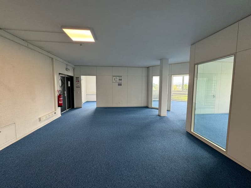 Espace de bureau et commercial spacieux à louer à Sempach-Station (3)