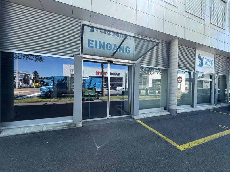 Attraktive Ladenfläche im befahrenen Zentrum von Dierikon direkt an der Autobahn (2)