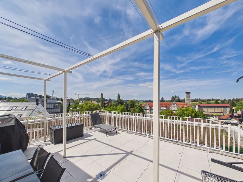 Lichtdurchflutete 3.5 Zimmer Penthousewohnung mit riesiger Terrasse, zentral in Luzern (2)