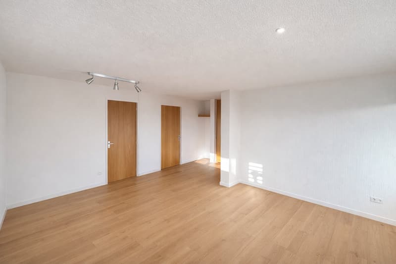 Charmant appartement de 2.5 pièces au 8ème étage au Locle (3)