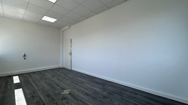 À louer – Local commercial / bureaux d’environ 62 m² au centre de Delémont (16)
