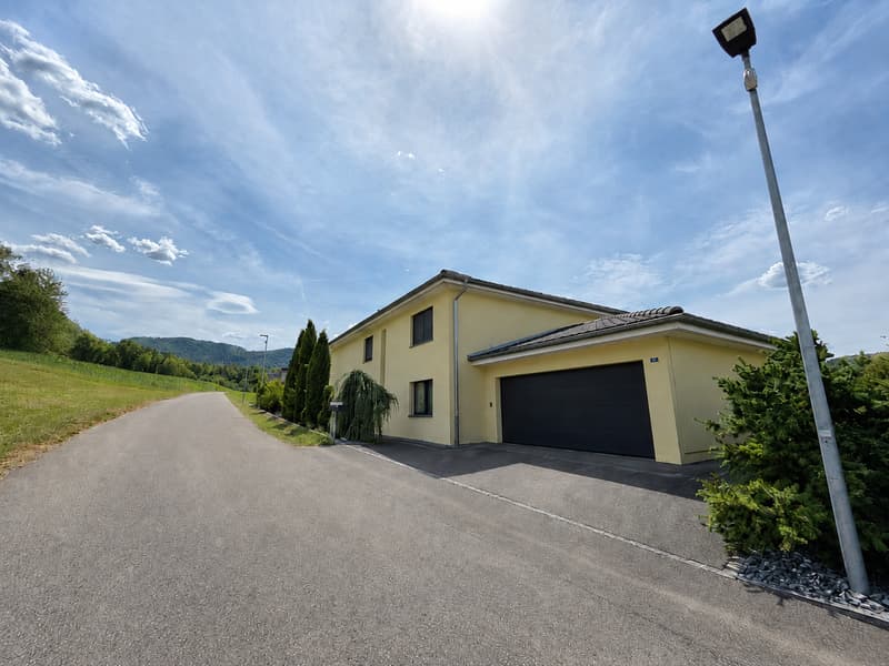Splendide villa individuelle de 7.5 pièces avec espace wellness et piscine (26)