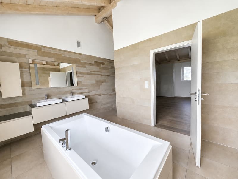 Splendide villa individuelle de 7.5 pièces avec espace wellness et piscine (16)