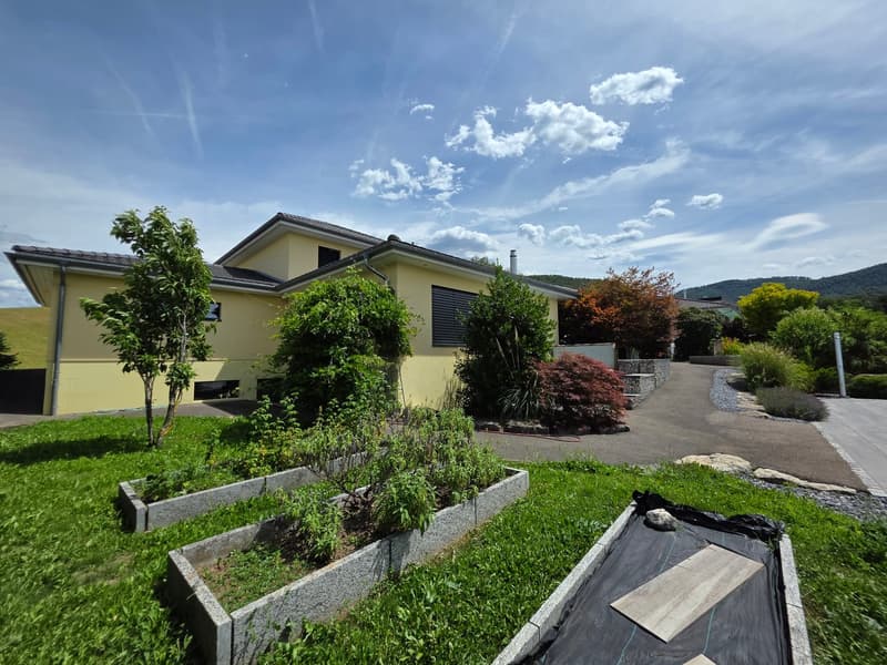 Splendide villa individuelle de 7.5 pièces avec espace wellness et piscine (29)