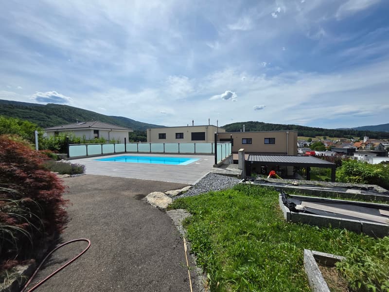 Splendide villa individuelle de 7.5 pièces avec espace wellness et piscine (34)
