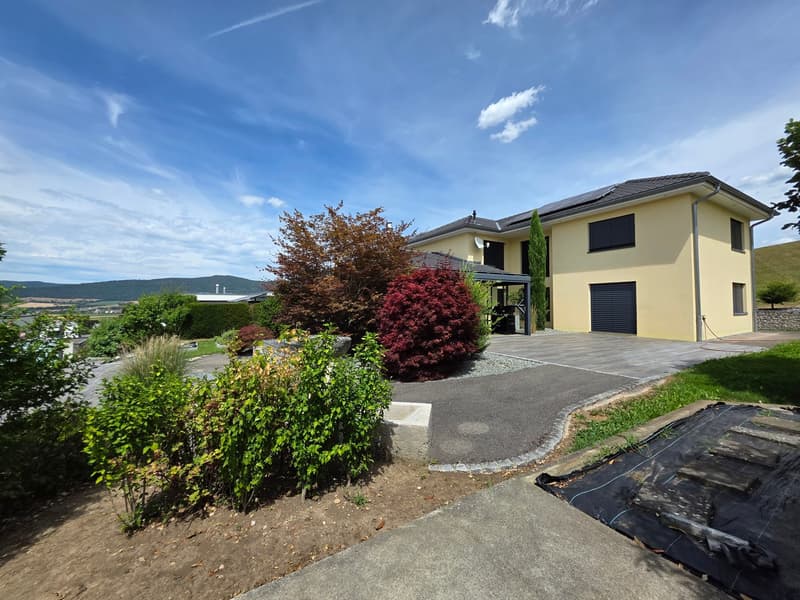 Splendide villa individuelle de 7.5 pièces avec espace wellness et piscine (28)