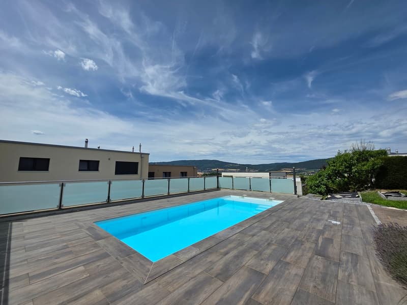 Splendide villa individuelle de 7.5 pièces avec espace wellness et piscine (32)