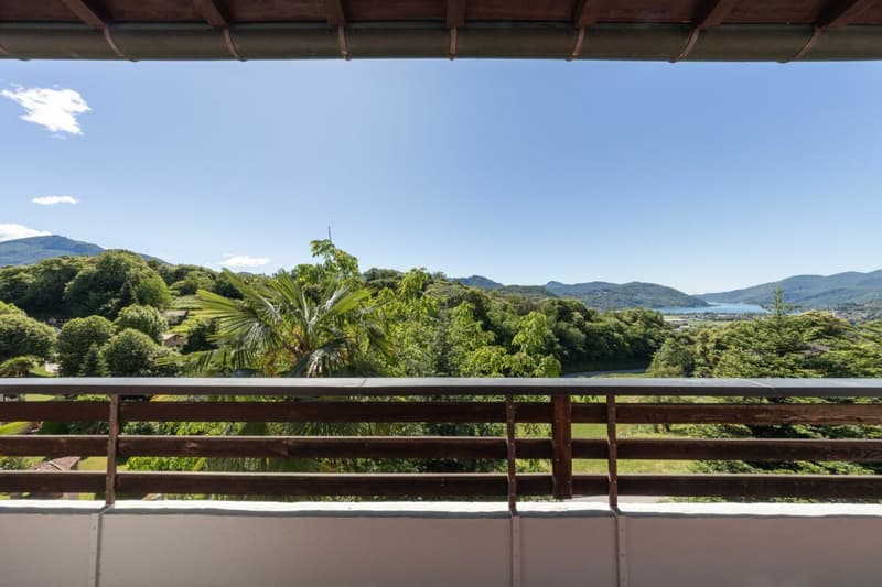 Ampia villa con tre appartamenti, piscina e vista aperta (13)
